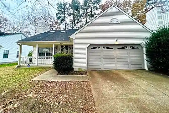 814 McCrae Dr Photo 1