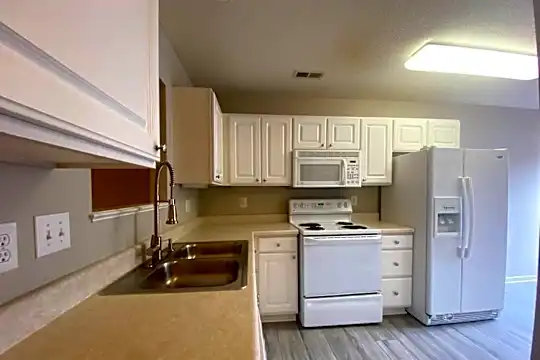 2411 Vancastle Way #101 Photo 2