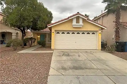 7536 Jacaranda Leaf St Photo 2