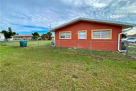 4819 Marine Dr #1 Photo 2