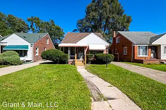 20110 Lesure St Photo 1