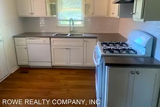 4025 Acacia Dr Photo 2