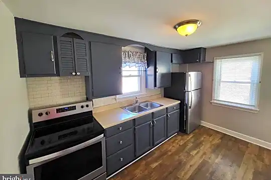 1517 Walnut St Photo 2