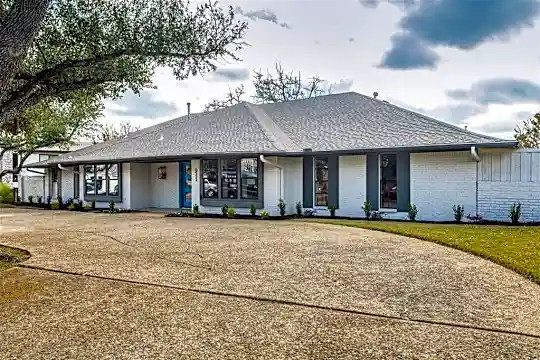 6932 Meadowbriar Ln Photo 2