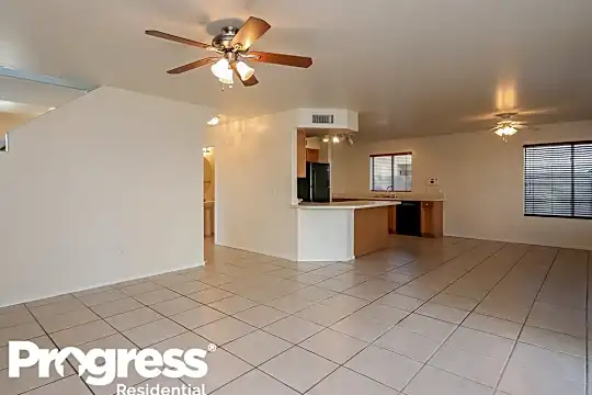 6802 S 42nd Dr Photo 2