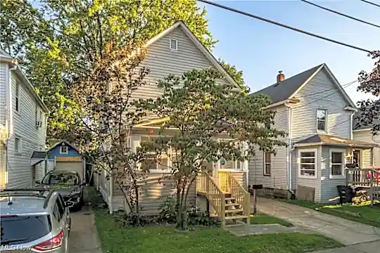 312 Upland Ave Photo 2