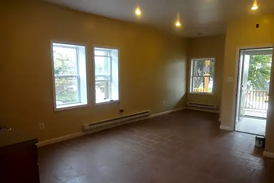 153 Manheim St Photo 2
