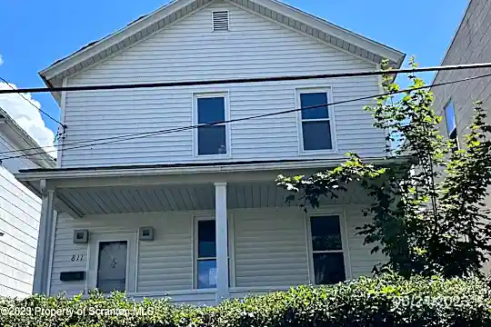 811 Eynon St Photo 2