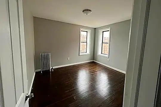 1072 Woodycrest Ave Photo 2