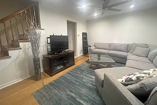 106 Terrace Ave Photo 2
