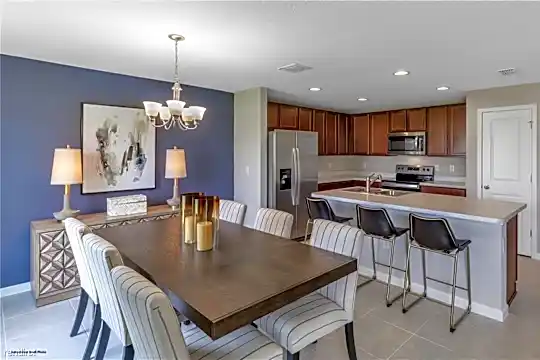 5802 Wallis Ln Photo 2