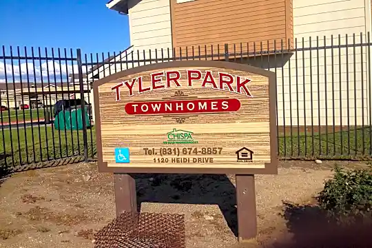 Tyler Park Townhomes Photo 2