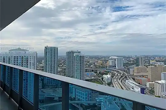 200 Biscayne Blvd Way #4212 Photo 2