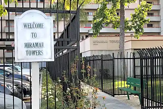 Miramar Towers Photo 2