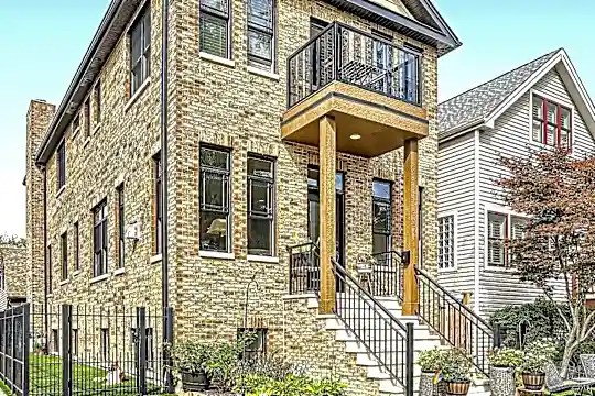 2456 W Byron St Photo 1