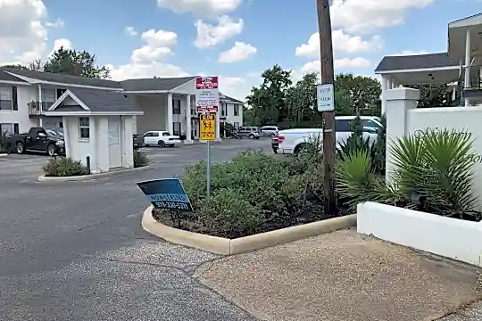 Midtown Manor-new Photo 1