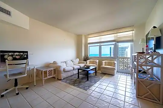 4747 Collins Ave #1010 Photo 1