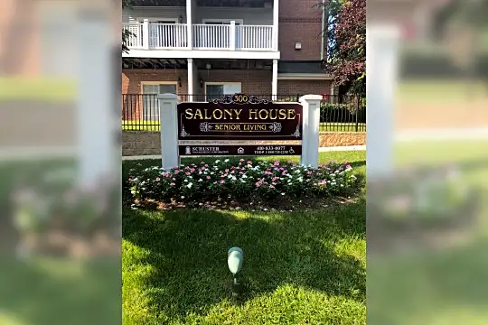Salony House Senior Apartments Photo 2