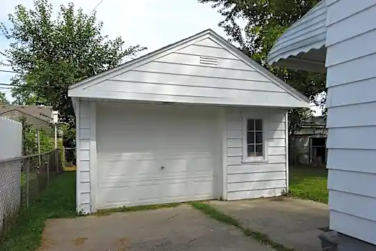 17639 Ivanhoe St Photo 2
