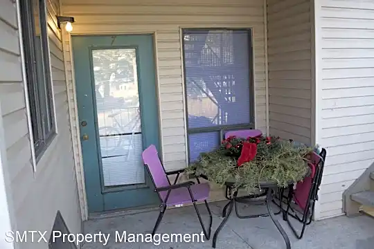310 Pat Garrison, B7 Photo 1