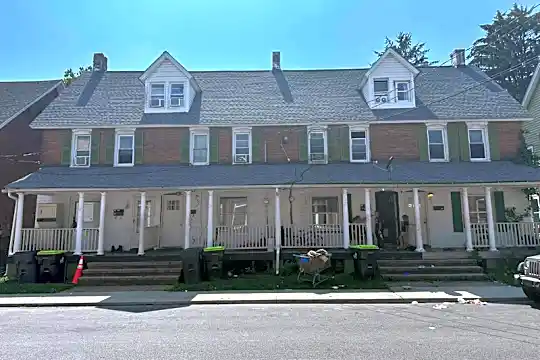 123 N 1st St