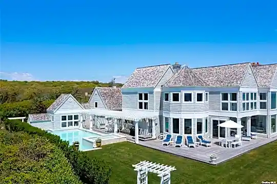 390 Old Montauk Hwy Photo 2