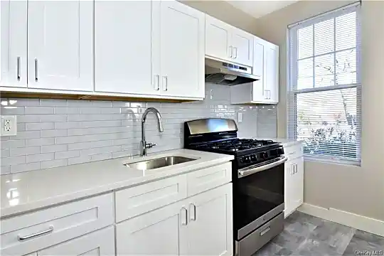 64 Hyatt Ave #2F Photo 2