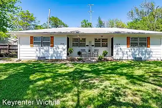 4824 E Pine St Photo 1