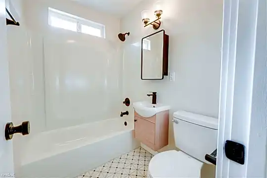 4356 38th St Photo 2