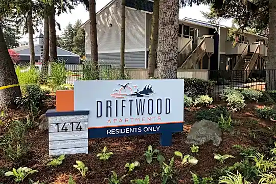Driftwood Apartments Photo 2