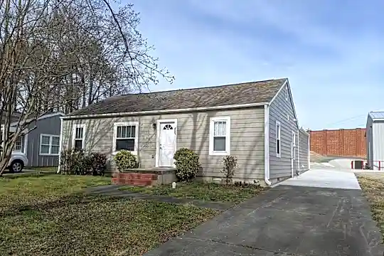 2128 Sovereign St Photo 1