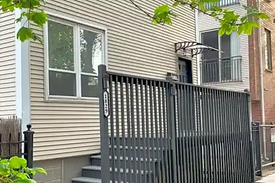 1829 W Ellen St #2 Photo 1