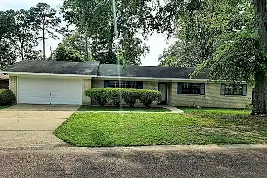 703 Emerald Dr Photo 2