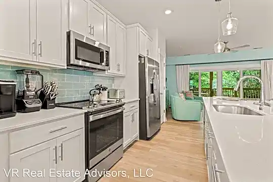 1113 Cambridge Rd Photo 2