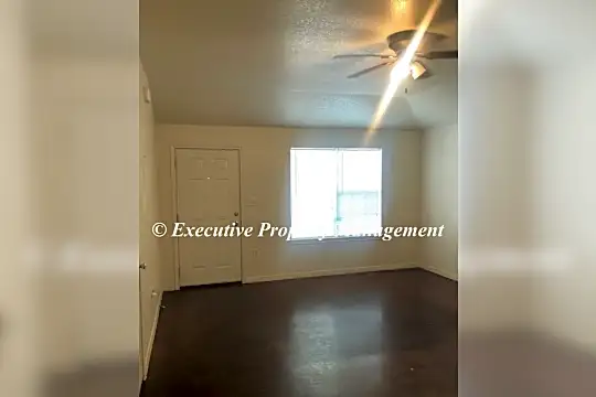 1208 Westview Dr Photo 2