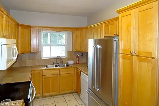 1341 Bradford Rd Photo 2