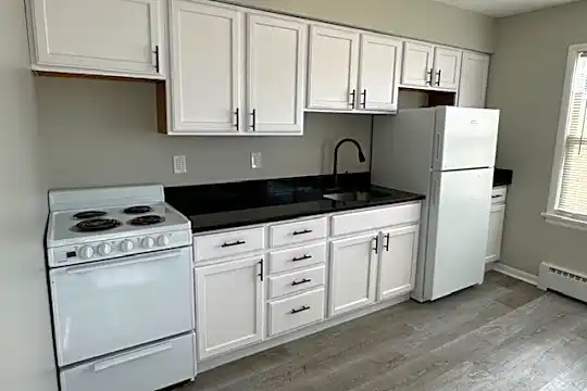 182 W North St Photo 2