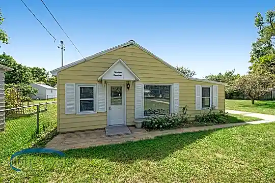 1314 Beechwood St NE Photo 2