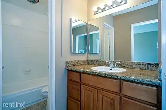 Riverside Villas Apartments Photo 2
