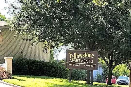 Yellowstone Apartments Photo 2