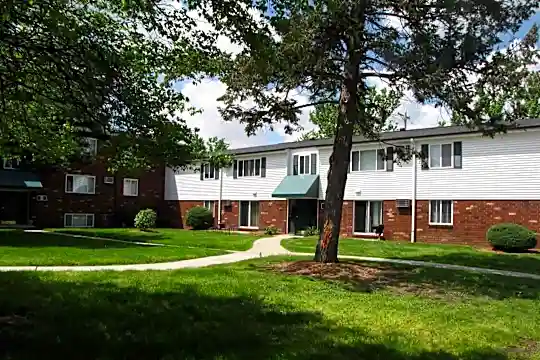 Bowling Green Village Photo 2