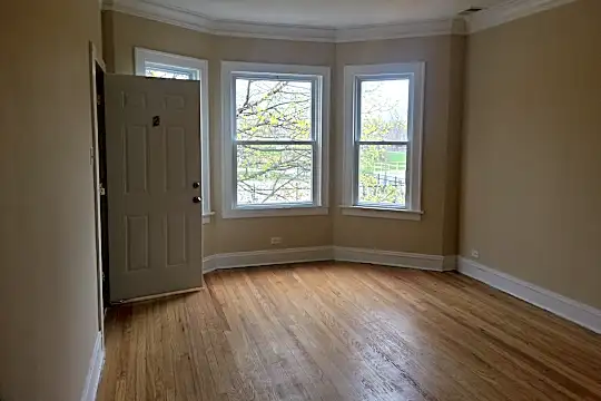 8318 S Houston Ave Photo 2