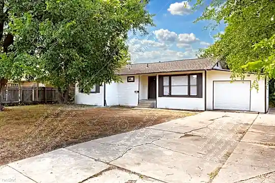 610 Sutton Dr Photo 2