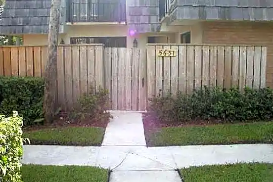5631 56th Way Photo 1