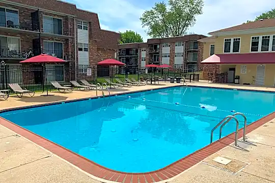 Randolph Square Apartments Photo 2