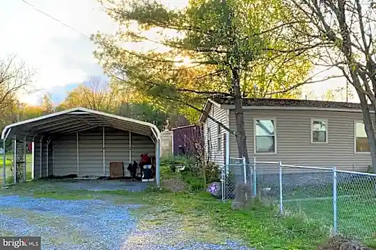 1182 Greenwood Rd Photo 1