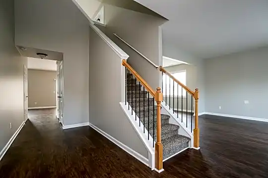 120 Inverness Ave Photo 2