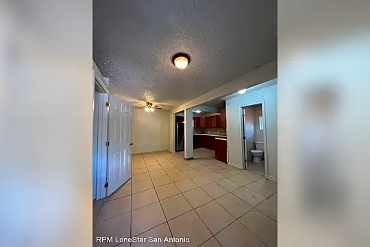 1226 NW 36th St Photo 2