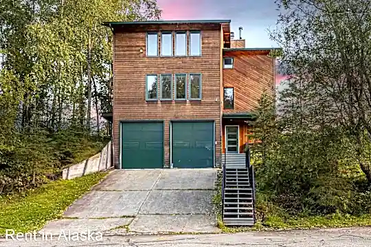 7060 W Leckwold Dr Photo 2