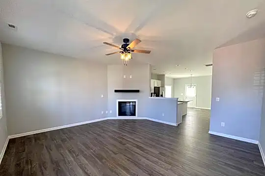 86 Shakespeare Dr Photo 2